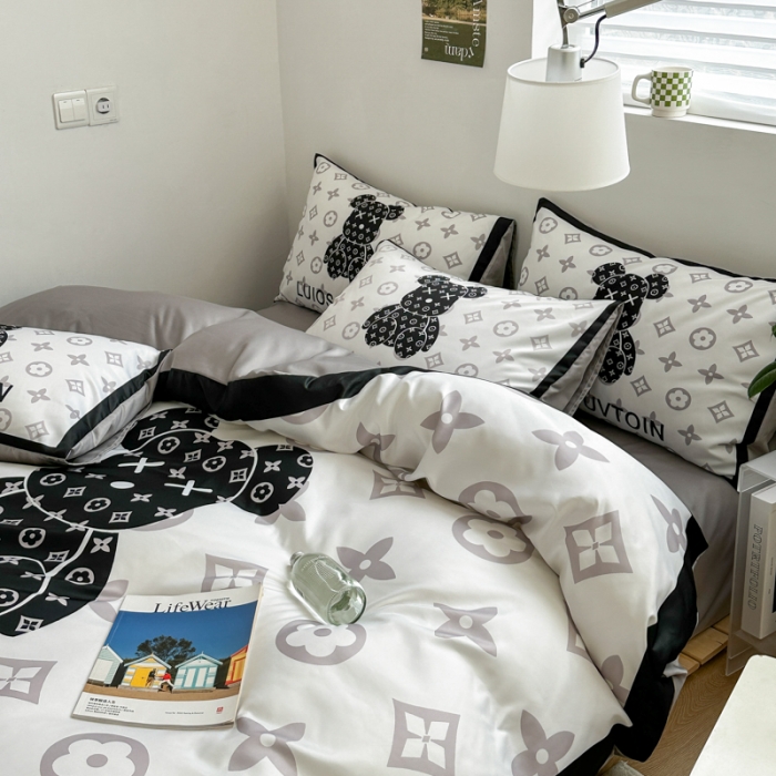 91家纺网 家纺一手货源 找家纺 摩卡 2024新款博主风水洗真丝四件套 熊仔白