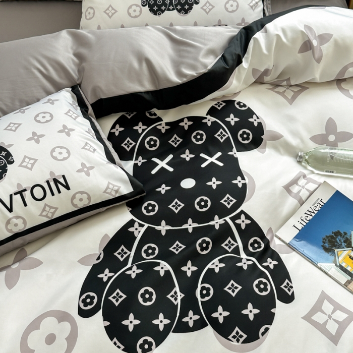 91家纺网 家纺一手货源 找家纺 摩卡 2024新款博主风水洗真丝四件套 熊仔白