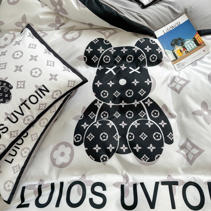 91家纺网 家纺一手货源 找家纺 摩卡 2024新款博主风水洗真丝四件套 熊仔白