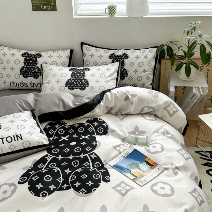 91家纺网 家纺一手货源 找家纺 摩卡 2024新款博主风水洗真丝四件套 熊仔白