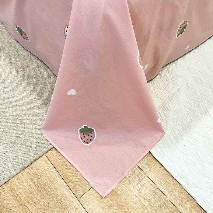 91家纺网 家纺一手货源 找家纺 晨希2023年新款全棉卡通印花简约款多规格四件套  草莓熊