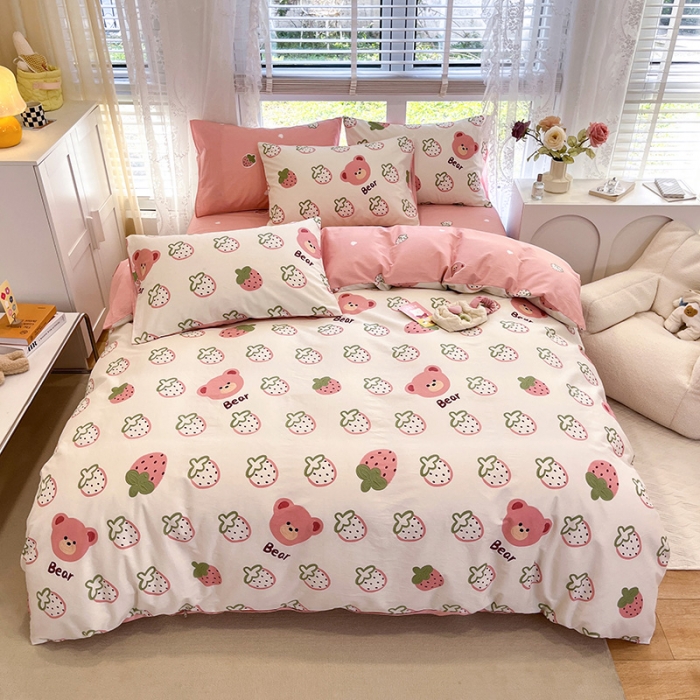 91家纺网 家纺一手货源 找家纺 晨希2023年新款全棉卡通印花简约款多规格四件套  草莓熊