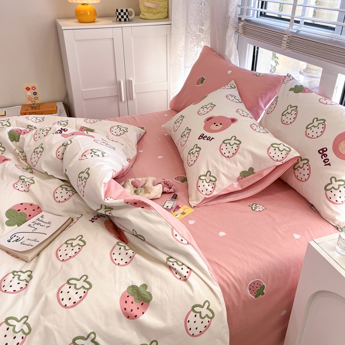 91家纺网 家纺一手货源 找家纺 晨希2023年新款全棉卡通印花简约款多规格四件套  草莓熊