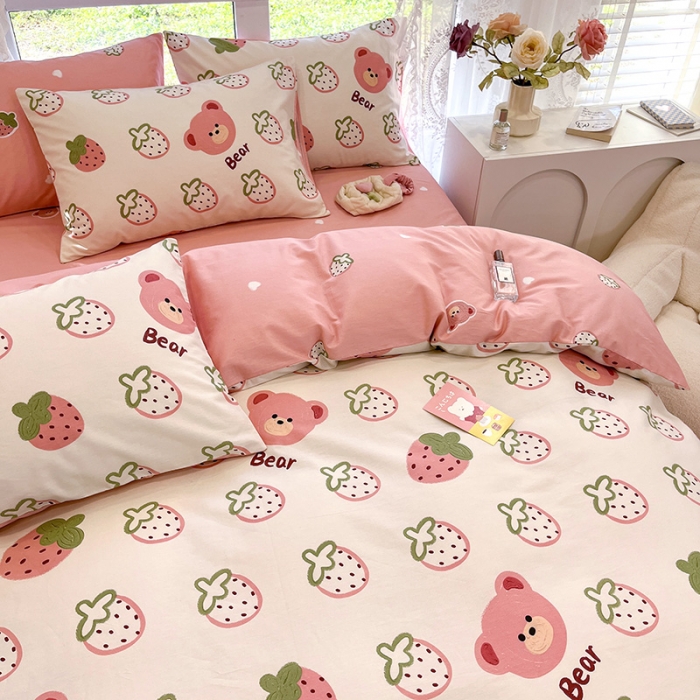 91家纺网 家纺一手货源 找家纺 晨希2023年新款全棉卡通印花简约款多规格四件套  草莓熊