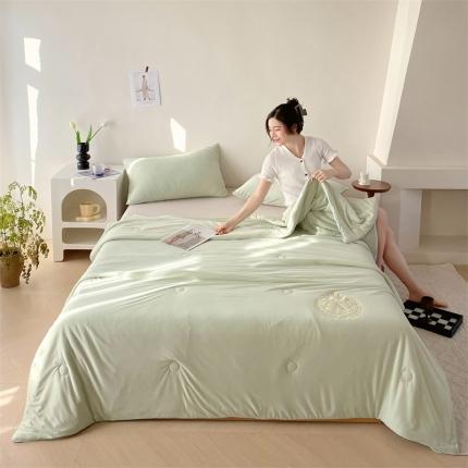 91家纺网 家纺一手货源 找家纺 兄弟坊 2024新款针织棉纯色刺绣夏被 爱丽丝-抹茶绿