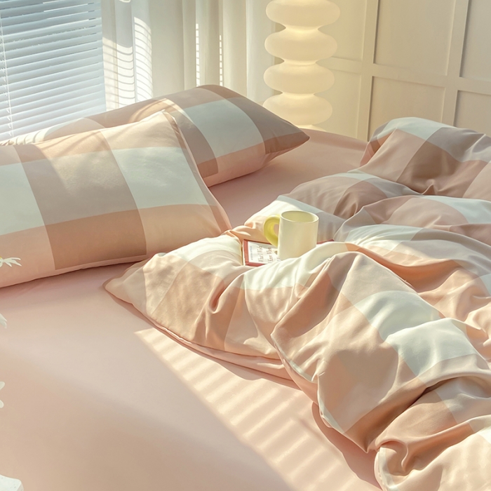 91家纺网 家纺一手货源 找家纺 家贝爱 2023新款亲肤裸睡水洗棉四件套 粉玉大格