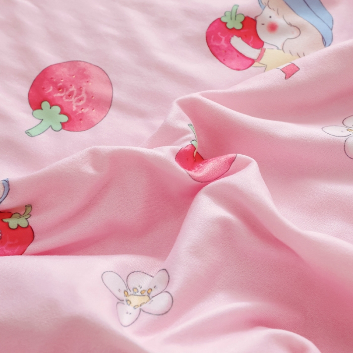 91家纺网 家纺一手货源 找家纺 2023新款针织棉豆豆绒盖毯 夏被 幼儿园 儿童被子 草莓姑娘