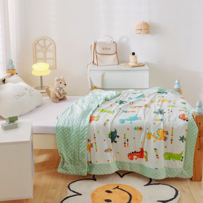 91家纺网 家纺一手货源 找家纺 2023新款针织棉豆豆绒盖毯 夏被 幼儿园 儿童被子 漫画恐龙