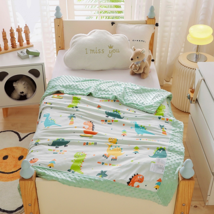 91家纺网 家纺一手货源 找家纺 2023新款针织棉豆豆绒盖毯 夏被 幼儿园 儿童被子 漫画恐龙