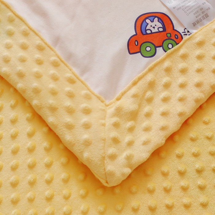 91家纺网 家纺一手货源 找家纺 2023新款针织棉豆豆绒盖毯 夏被 幼儿园 儿童被子 汽车小分队