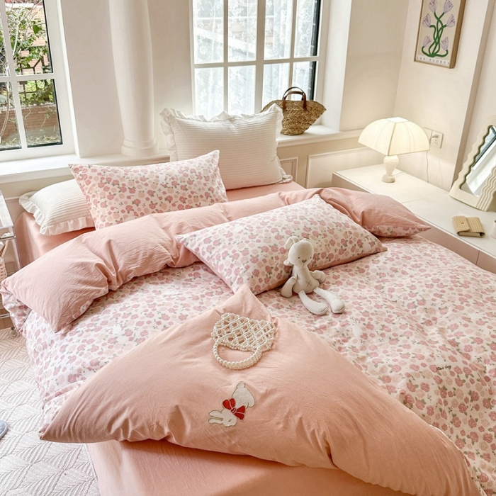 91家纺网 家纺一手货源 找家纺 嘉汀兰 2023新款被套AB两用全棉水洗棉印花绣花四件套 遇见浪漫