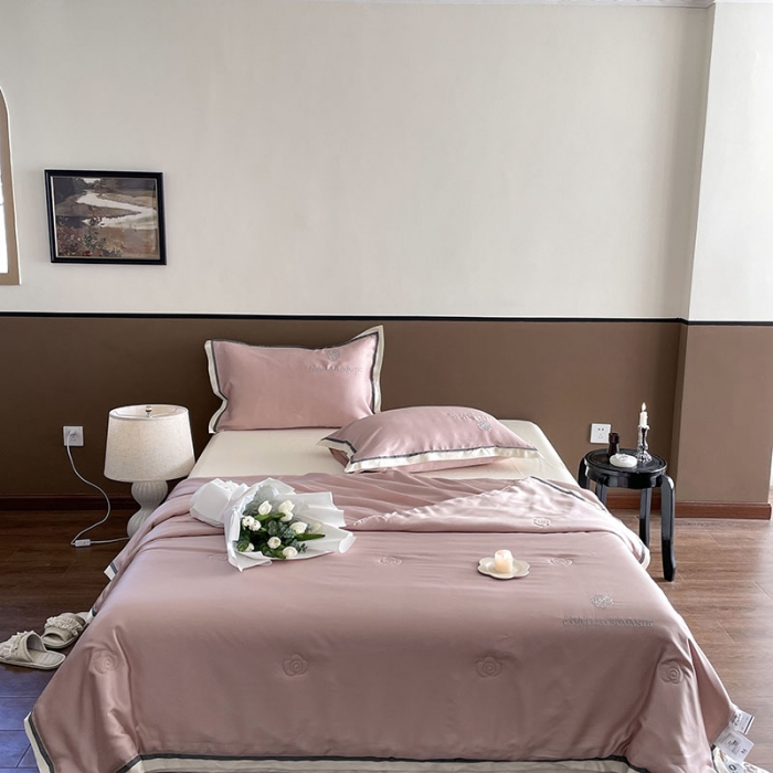 91家纺网 家纺一手货源 找家纺 汇庭 2023新款大豆蛋白纤维山茶花夏被 豆沙粉