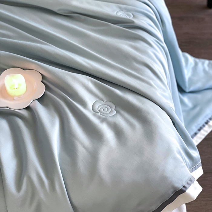 91家纺网 家纺一手货源 找家纺 汇庭 2023新款大豆蛋白纤维山茶花夏被 青春蓝