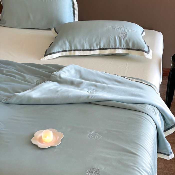 91家纺网 家纺一手货源 找家纺 汇庭 2023新款大豆蛋白纤维山茶花夏被 青春蓝