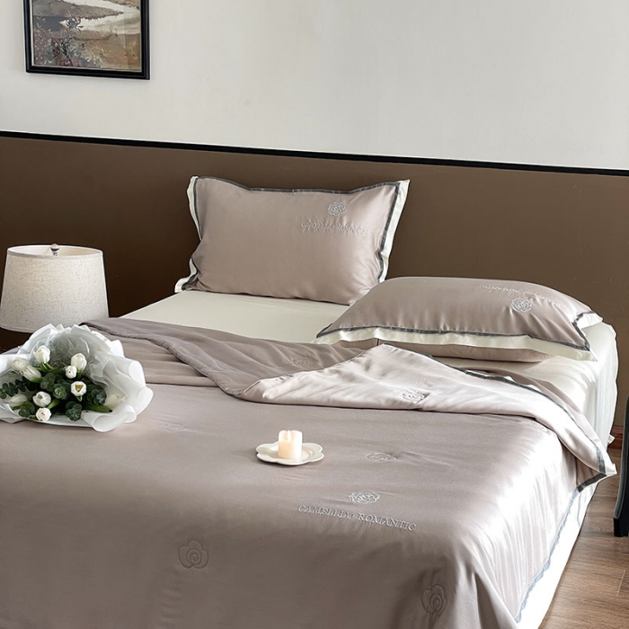 91家纺网 家纺一手货源 找家纺 汇庭 2023新款大豆蛋白纤维山茶花夏被 香槟金