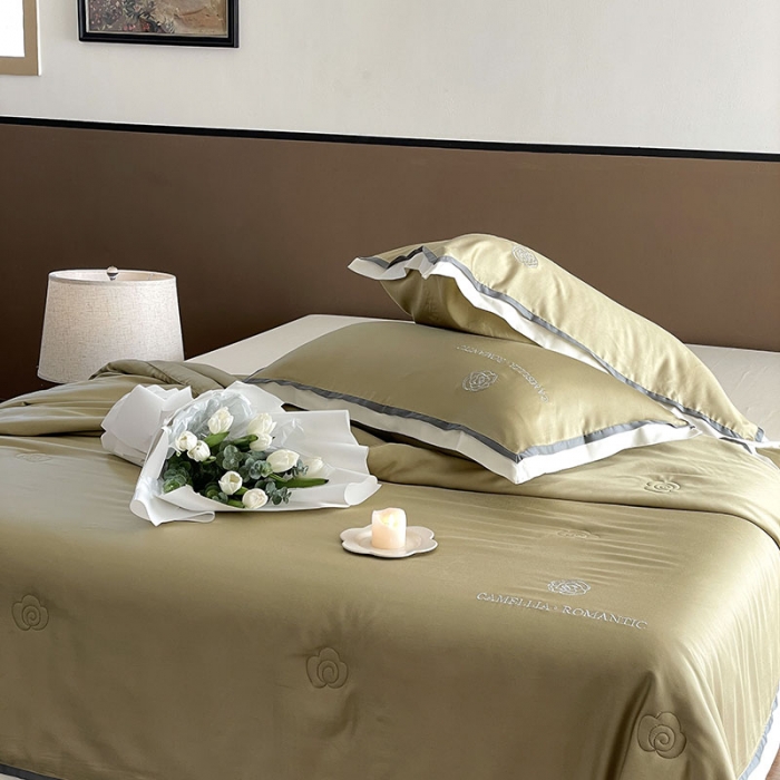 91家纺网 家纺一手货源 找家纺 汇庭 2023新款大豆蛋白纤维山茶花夏被 亚麻青