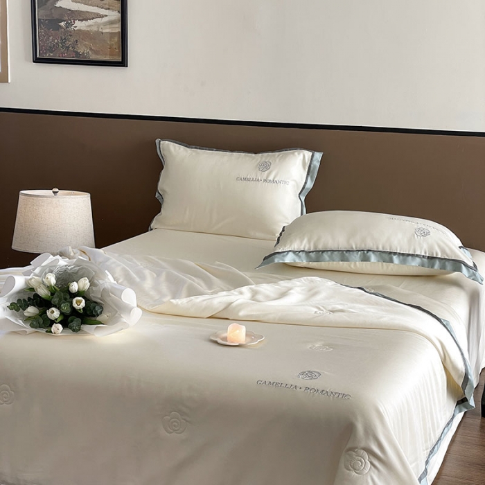 91家纺网 家纺一手货源 找家纺 汇庭 2023新款大豆蛋白纤维山茶花夏被 珍珠白