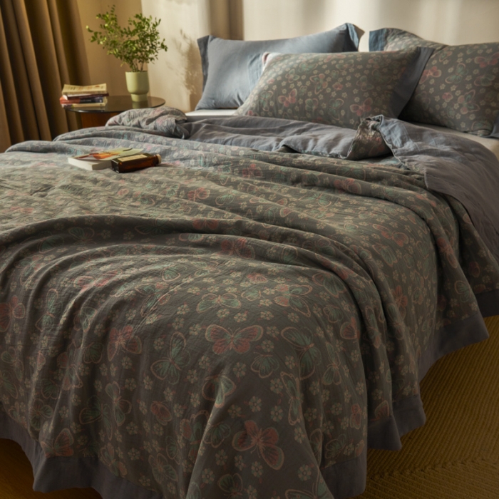 91家纺网 家纺一手货源 找家纺 吾秀 2023新款复古风A类全棉双层纱棉花夏被 蝶恋