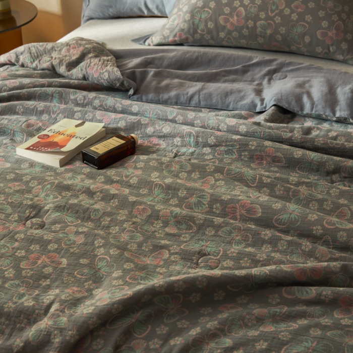 91家纺网 家纺一手货源 找家纺 吾秀 2023新款复古风A类全棉双层纱棉花夏被 蝶恋