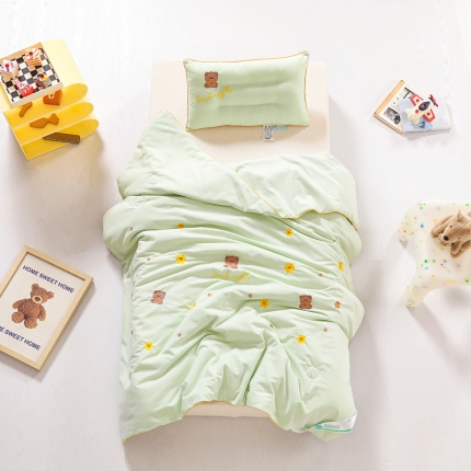91家纺网 家纺一手货源 找家纺 A类水洗棉磨毛绣花款儿童大豆夏被幼儿园被子夏凉被空调被 花朵小熊-绿