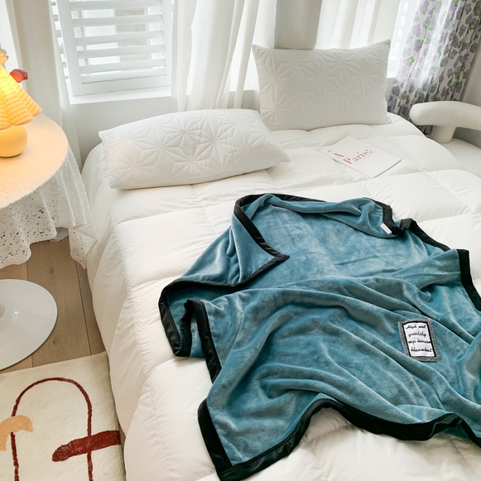 91家纺网 家纺一手货源 找家纺 苏木年华 2023新款加厚法兰绒牛奶绒午睡毯办公室用毯 宝石蓝