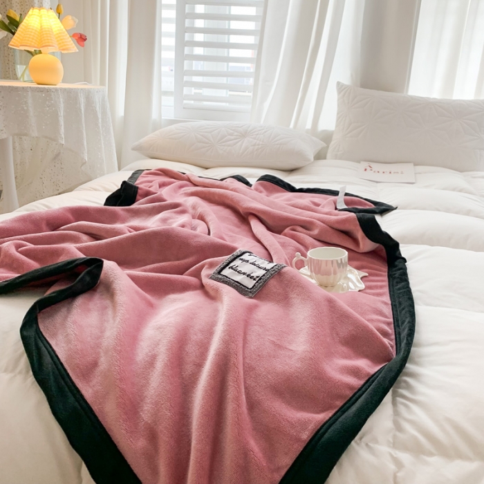 91家纺网 家纺一手货源 找家纺 苏木年华 2023新款加厚法兰绒牛奶绒午睡毯办公室用毯 典雅红