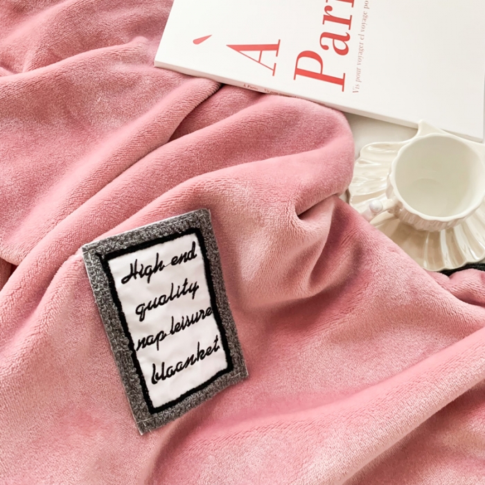 91家纺网 家纺一手货源 找家纺 苏木年华 2023新款加厚法兰绒牛奶绒午睡毯办公室用毯 典雅红