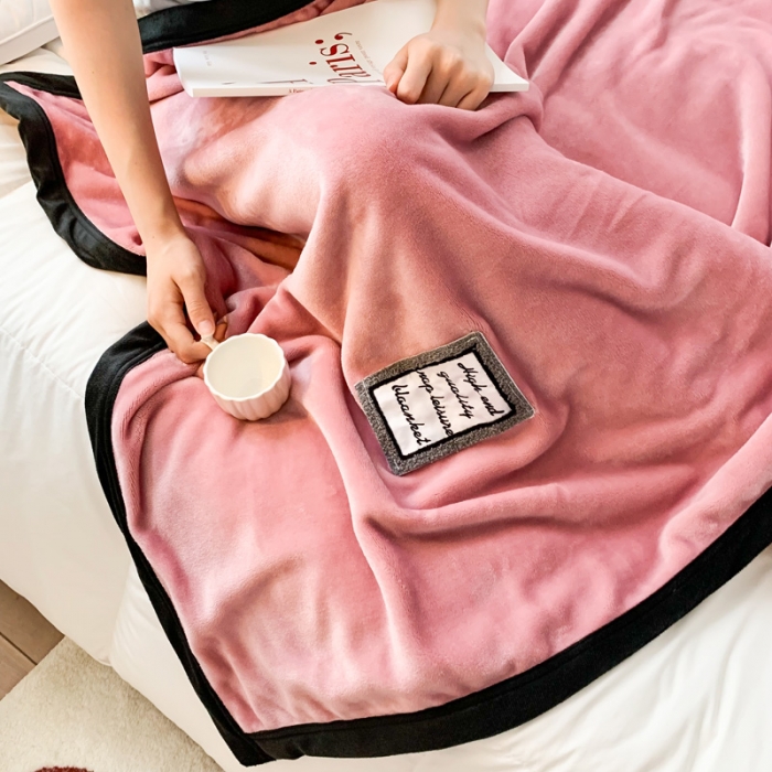 91家纺网 家纺一手货源 找家纺 苏木年华 2023新款加厚法兰绒牛奶绒午睡毯办公室用毯 典雅红