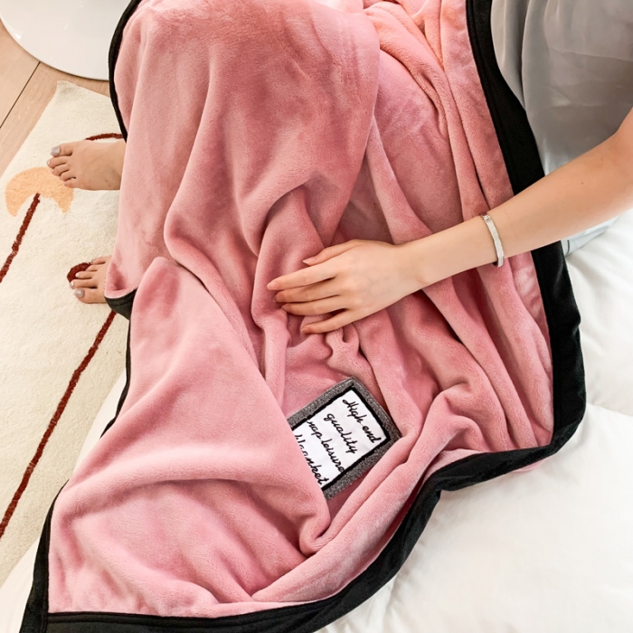 91家纺网 家纺一手货源 找家纺 苏木年华 2023新款加厚法兰绒牛奶绒午睡毯办公室用毯 典雅红