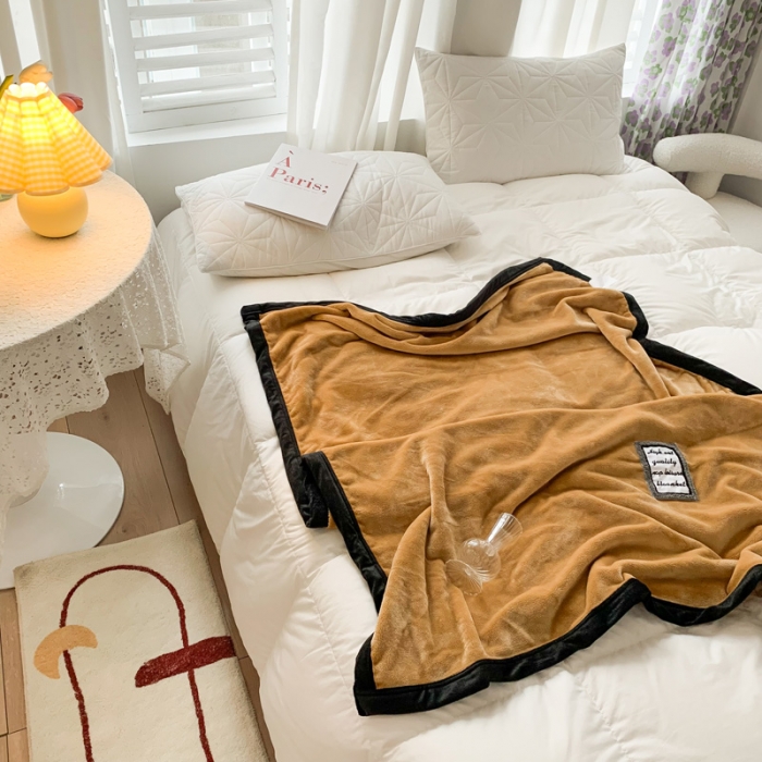 91家纺网 家纺一手货源 找家纺 苏木年华 2023新款加厚法兰绒牛奶绒午睡毯办公室用毯 经典驼