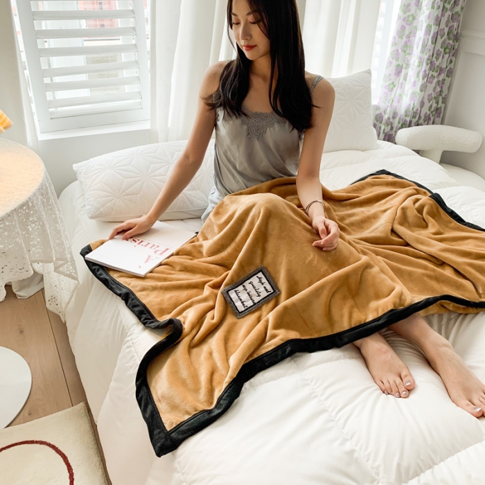 91家纺网 家纺一手货源 找家纺 苏木年华 2023新款加厚法兰绒牛奶绒午睡毯办公室用毯 经典驼