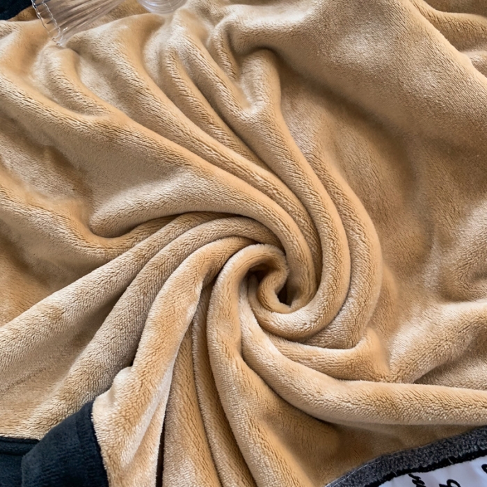 91家纺网 家纺一手货源 找家纺 苏木年华 2023新款加厚法兰绒牛奶绒午睡毯办公室用毯 经典驼