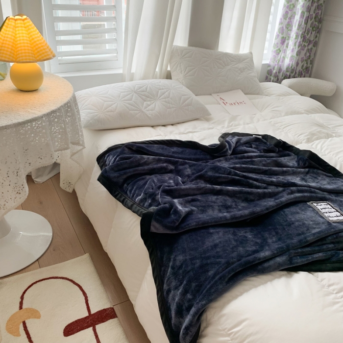 91家纺网 家纺一手货源 找家纺 苏木年华 2023新款加厚法兰绒牛奶绒午睡毯办公室用毯 绅士灰