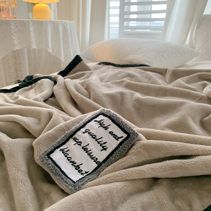 91家纺网 家纺一手货源 找家纺 苏木年华 2023新款加厚法兰绒牛奶绒午睡毯办公室用毯 深邃棕