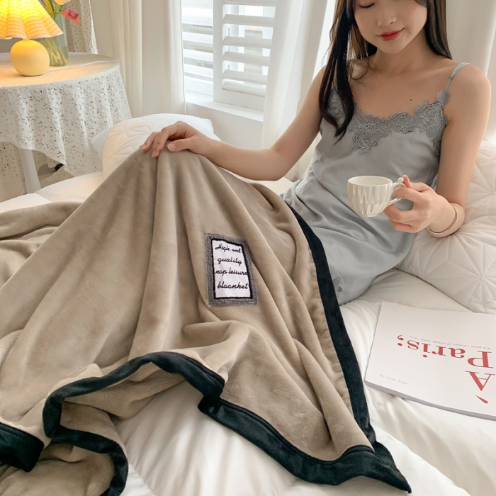 91家纺网 家纺一手货源 找家纺 苏木年华 2023新款加厚法兰绒牛奶绒午睡毯办公室用毯 深邃棕