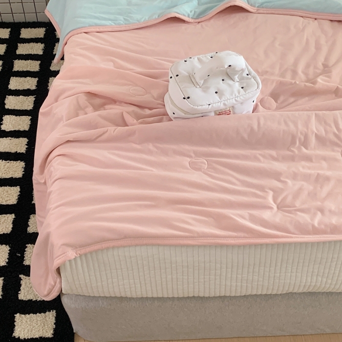 91家纺网 家纺一手货源 找家纺 星期八 2023马卡龙针织棉大豆夏被 藕粉豆绿