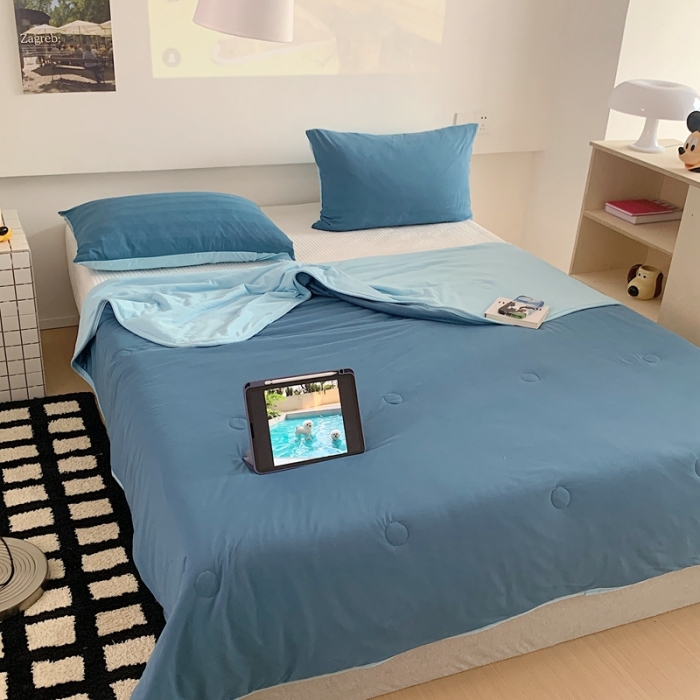 91家纺网 家纺一手货源 找家纺 星期八 2023马卡龙针织棉大豆夏被 深蓝浅蓝