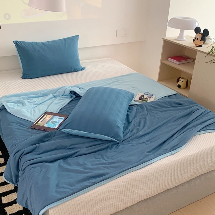 91家纺网 家纺一手货源 找家纺 星期八 2023马卡龙针织棉大豆夏被 深蓝浅蓝