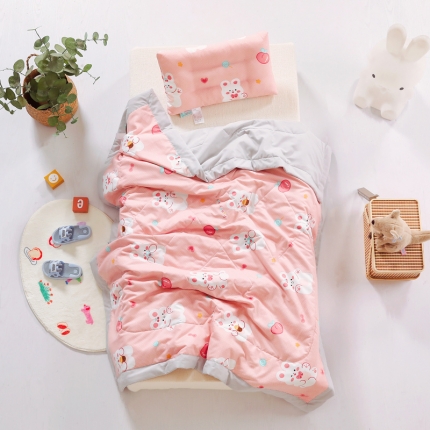 91家纺网 家纺一手货源 找家纺 A类水洗棉幼儿园夏被仿鹅绒儿童夏凉被空调被夏天午睡被 蜜桃兔