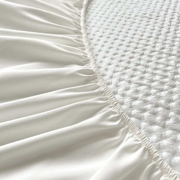 91家纺网 家纺一手货源 找家纺 忘忧草 2023新款A类针织棉夹棉防水床笠 淡雅白