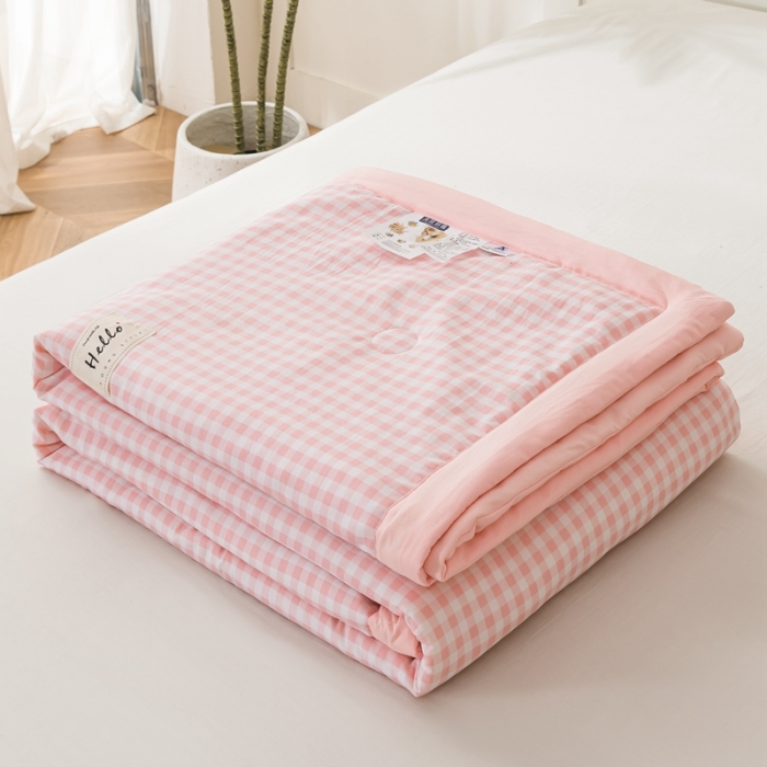 91家纺网 家纺一手货源 找家纺 森林人 2023新款A类无印风水洗棉大豆夏被 粉小格