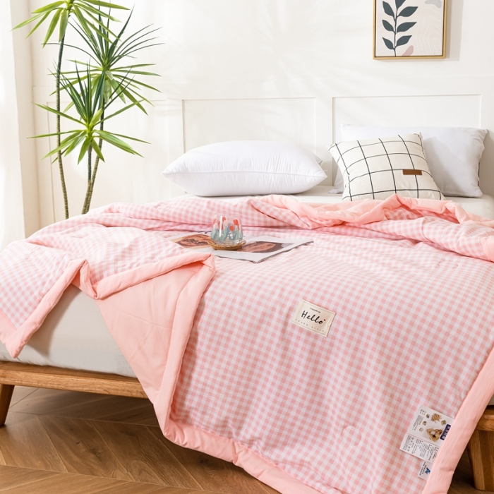 91家纺网 家纺一手货源 找家纺 森林人 2023新款A类无印风水洗棉大豆夏被 粉小格