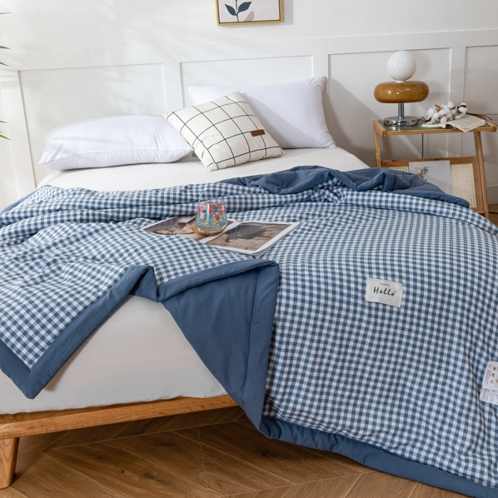 91家纺网 家纺一手货源 找家纺 森林人 2023新款A类无印风水洗棉大豆夏被 浅蓝小格