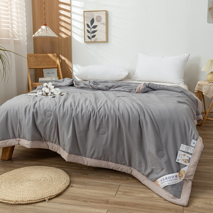 91家纺网 家纺一手货源 找家纺 森林人 2023新款A类无印风水洗棉大豆夏被 绅士灰