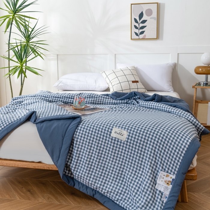 91家纺网 家纺一手货源 找家纺 森林人 2023新款A类无印风水洗棉大豆夏被 浅蓝小格