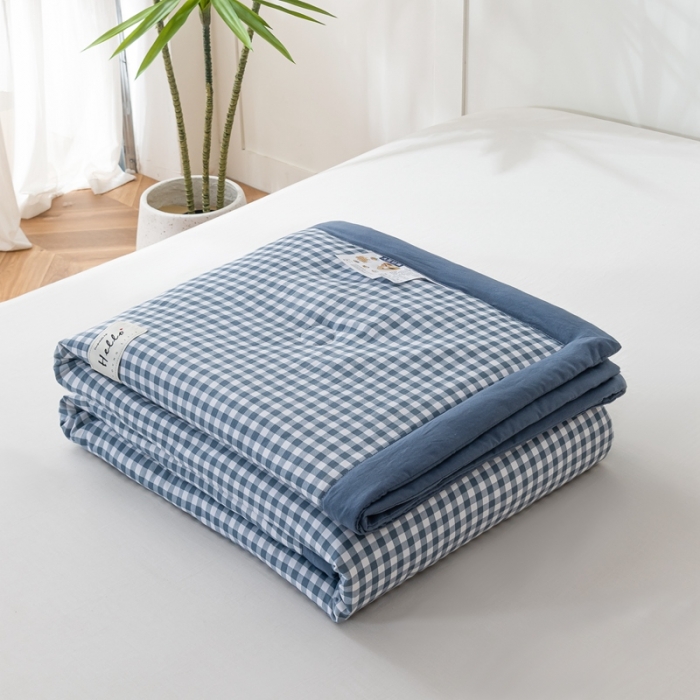 91家纺网 家纺一手货源 找家纺 森林人 2023新款A类无印风水洗棉大豆夏被 浅蓝小格