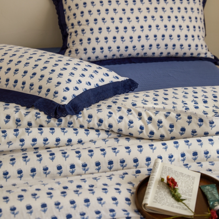 91家纺网 家纺一手货源 找家纺 淑女公社家纺 2024新款双层纱纯棉刺绣花边四件套 蓝色之花