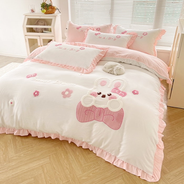 91家纺网 家纺一手货源 找家纺 泉欣家纺 2024新款美美兔毛巾绣四件套 美美兔~白玉