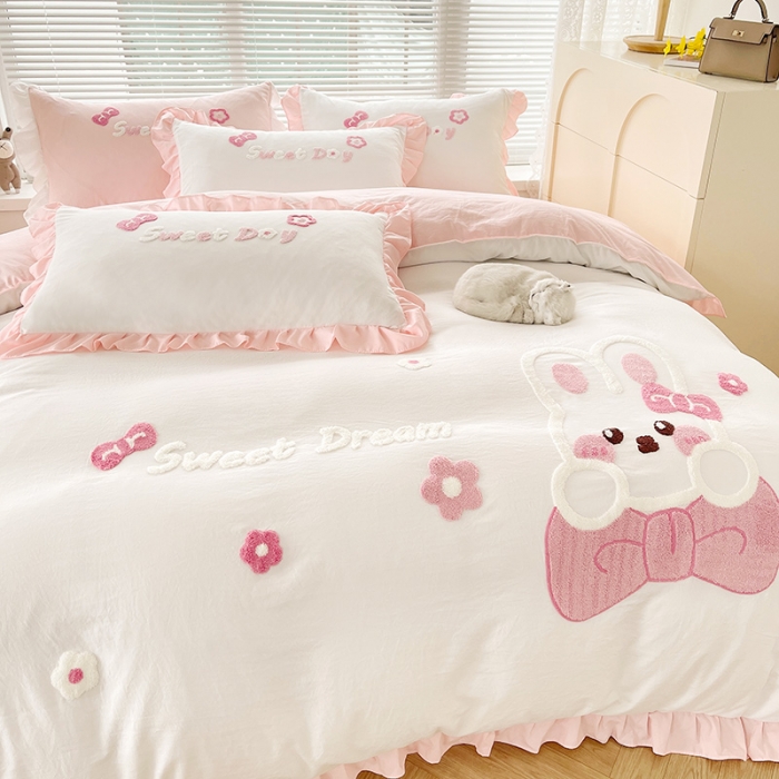 91家纺网 家纺一手货源 找家纺 泉欣家纺 2024新款美美兔毛巾绣四件套 美美兔~白玉