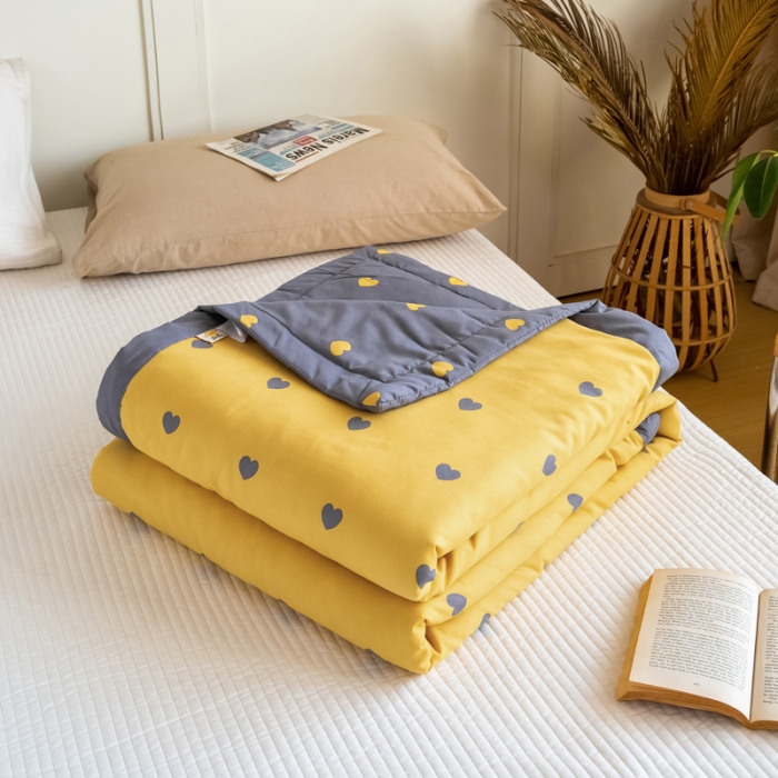 91家纺网 家纺一手货源 找家纺 羋多家纺 2023年新款日式手工包德芙棉磨毛夏被 爱心-姜黄